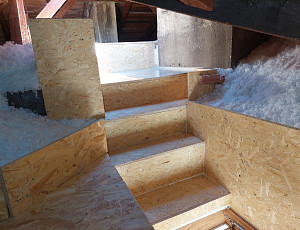 Zateplení stropu zděného rodinného domu pomocí foukané izolace